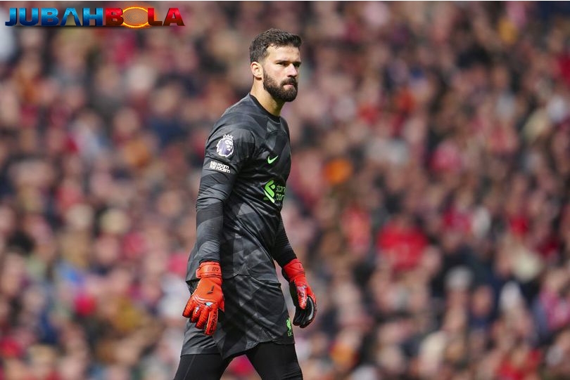 Bertamu ke Wolverhampton, Liverpool Bisa Diperkuat Alisson Lagi?