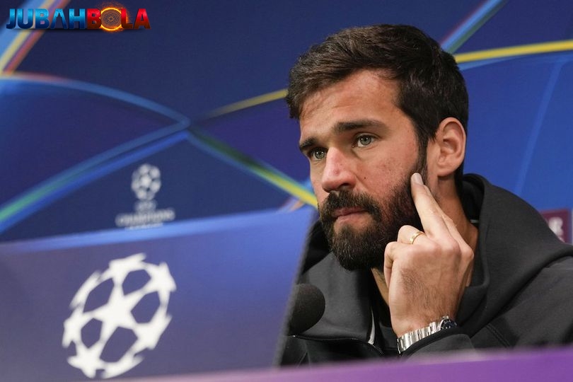 Alisson Bakal Absen Bela Liverpool Sampai Desember?